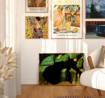 Mur de salon décoré de tableaux